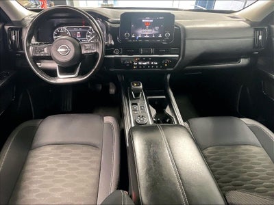 2023 Nissan Pathfinder SV
