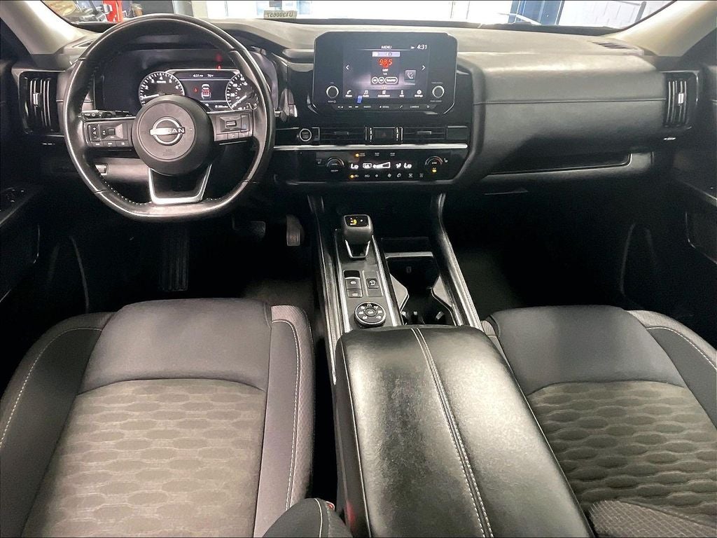 2023 Nissan Pathfinder SV