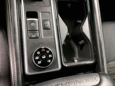 2023 Nissan Pathfinder SV