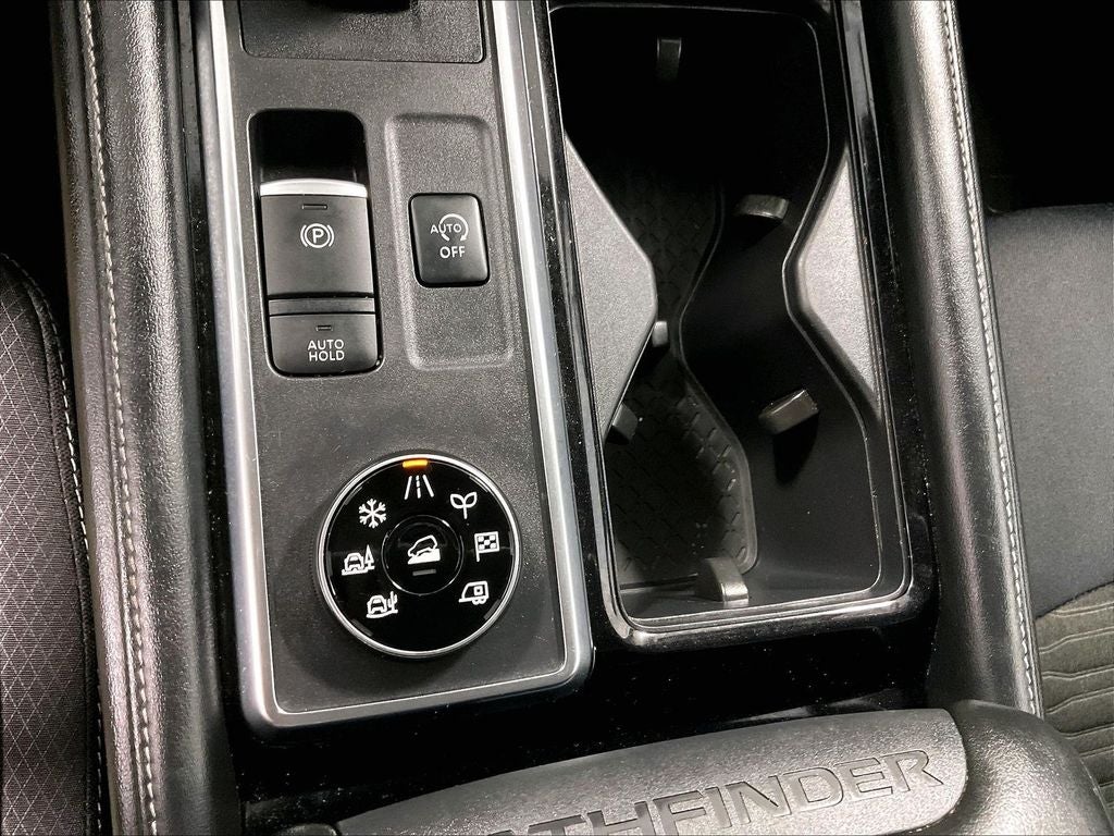 2023 Nissan Pathfinder SV