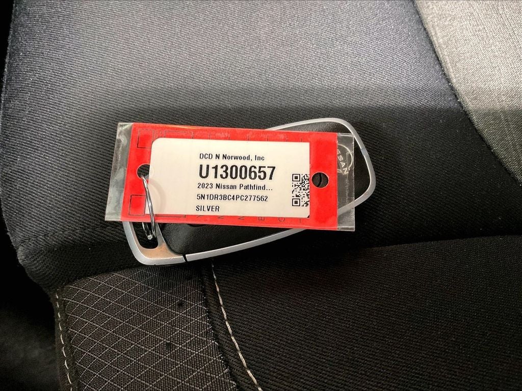 2023 Nissan Pathfinder SV