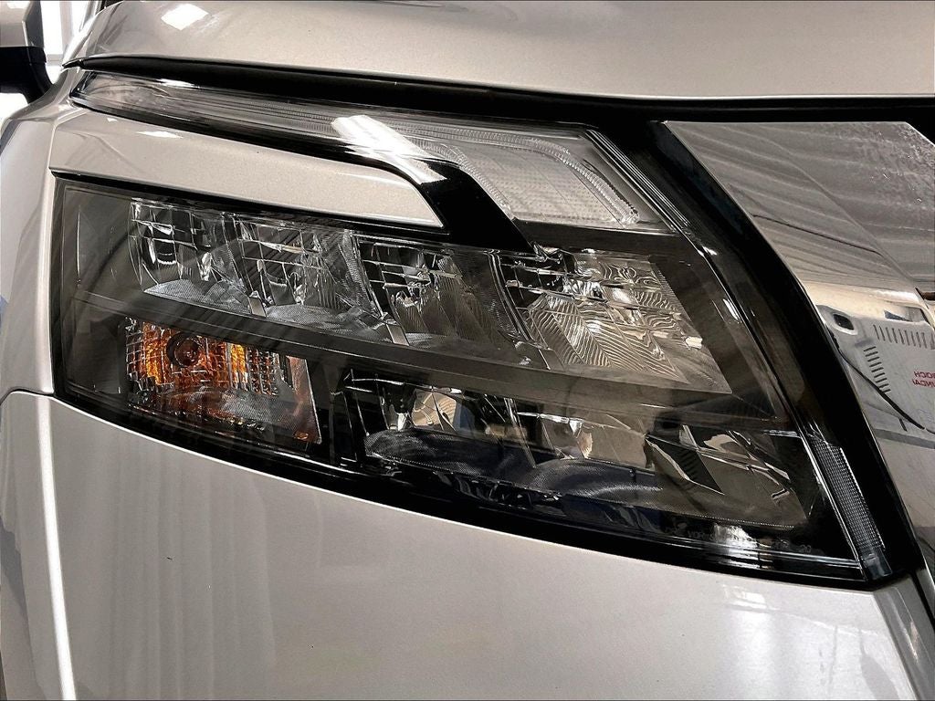 2023 Nissan Pathfinder SV
