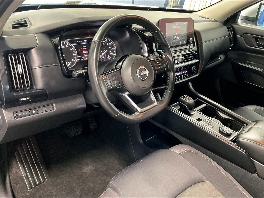 2023 Nissan Pathfinder SV