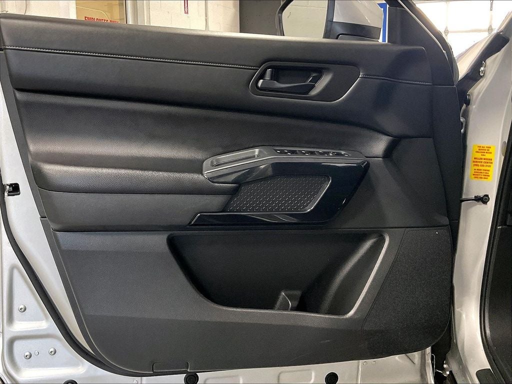 2023 Nissan Pathfinder SV