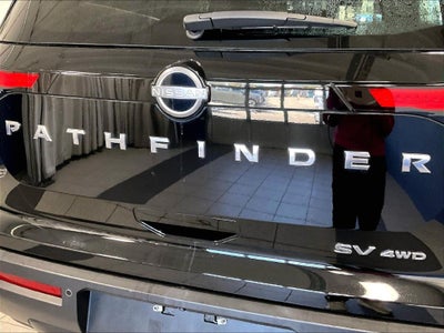 2024 Nissan Pathfinder SV