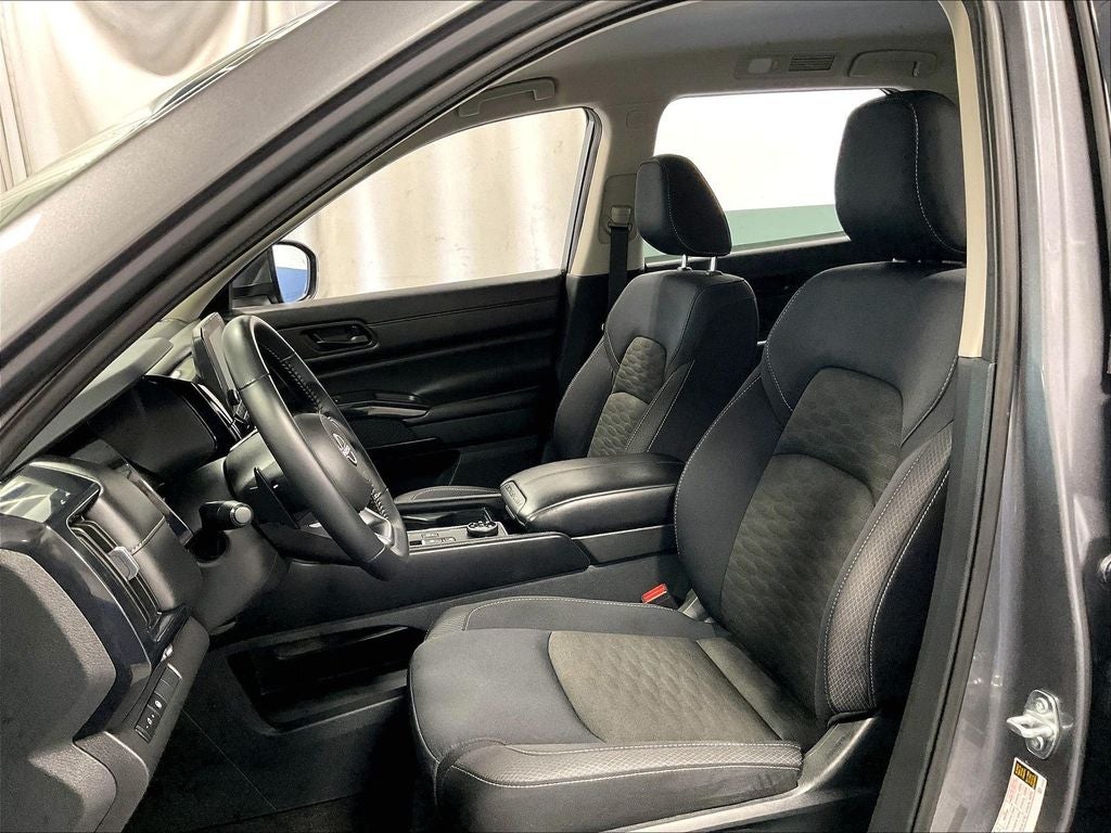 2023 Nissan Pathfinder SV