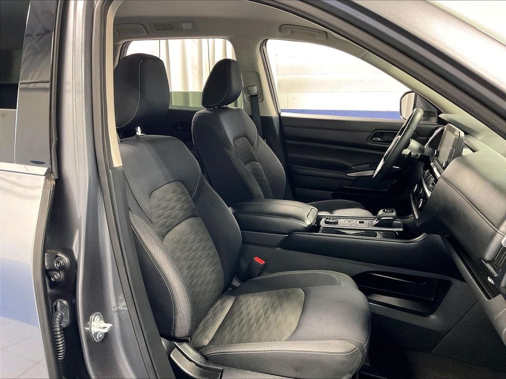 2023 Nissan Pathfinder SV