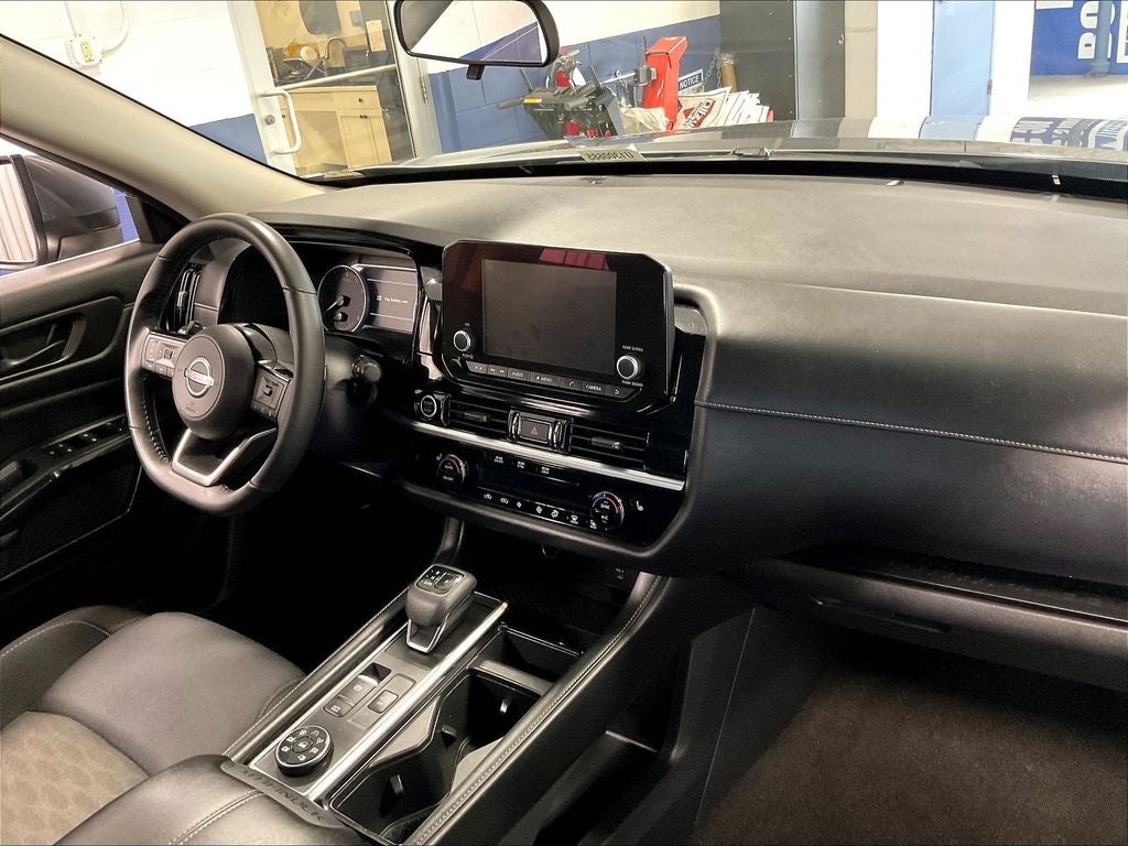 2023 Nissan Pathfinder SV