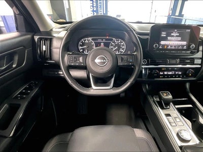 2023 Nissan Pathfinder SV