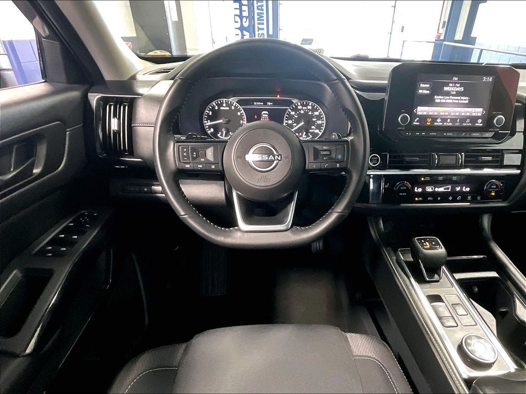 2023 Nissan Pathfinder SV