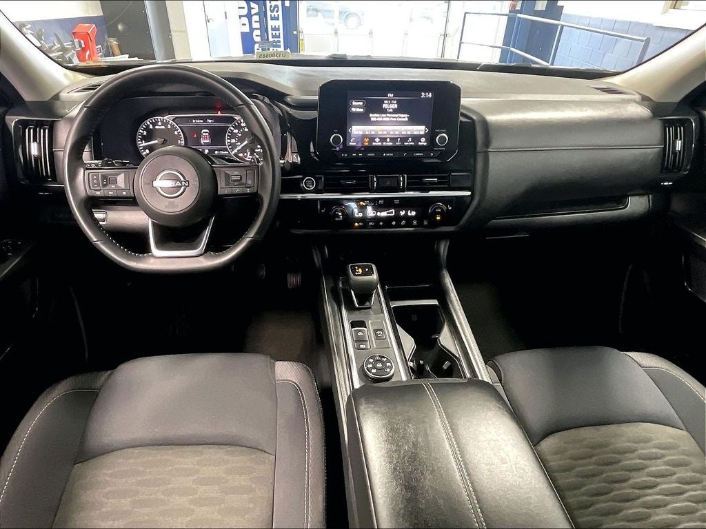 2023 Nissan Pathfinder SV