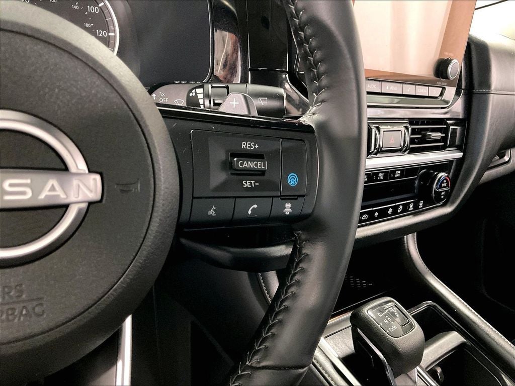 2023 Nissan Pathfinder SV