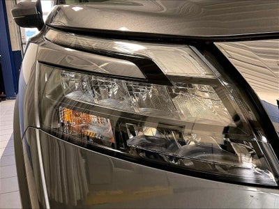 2023 Nissan Pathfinder SV