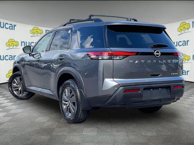 2023 Nissan Pathfinder SV