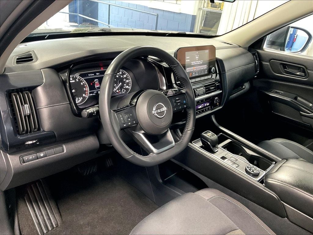 2023 Nissan Pathfinder SV