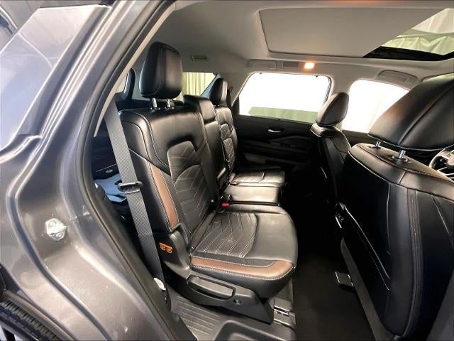 2025 Nissan Pathfinder Platinum 4WD
