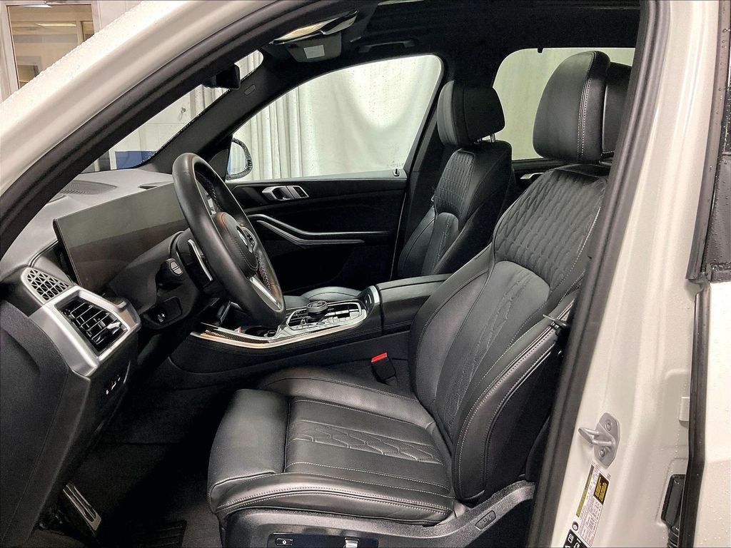 2025 BMW X5 M60i