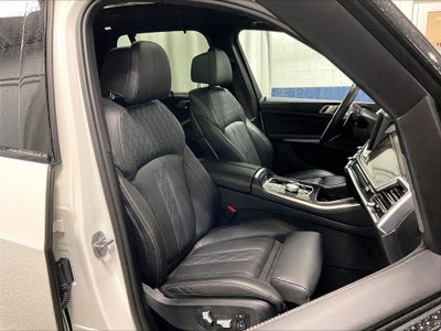 2025 BMW X5 M60i