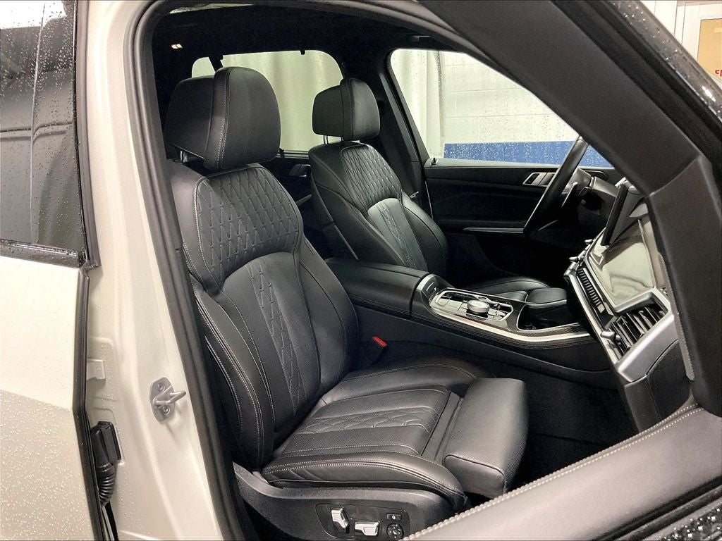 2025 BMW X5 M60i