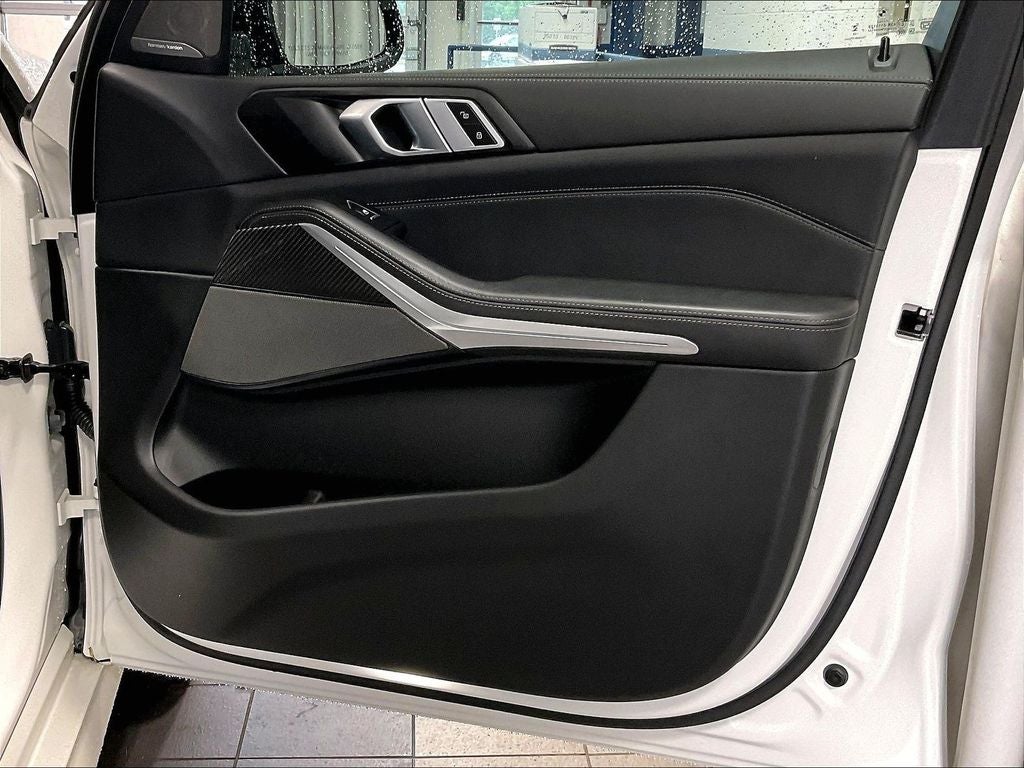 2025 BMW X5 M60i