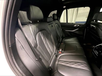 2025 BMW X5 M60i
