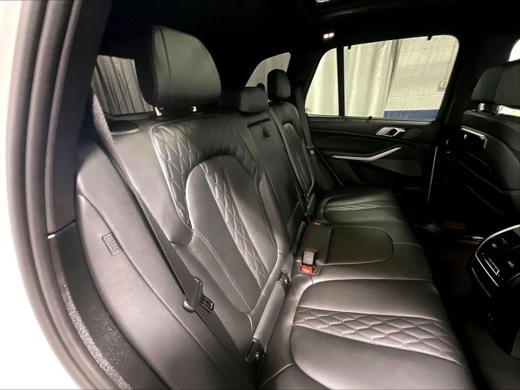 2025 BMW X5 M60i