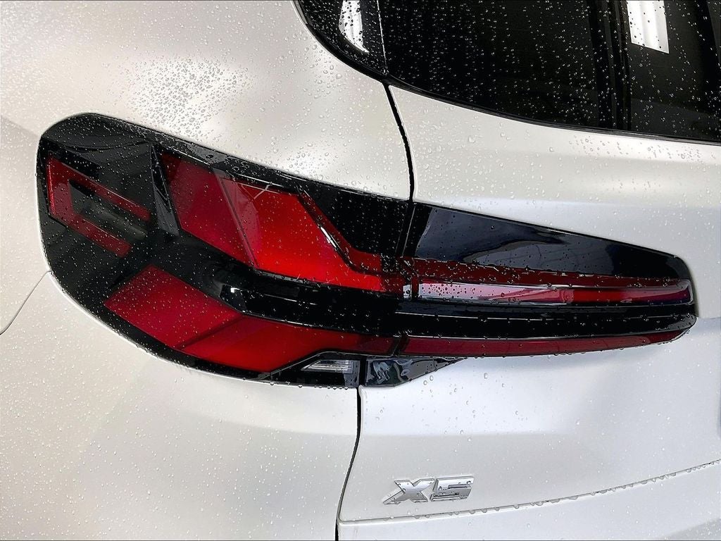 2025 BMW X5 M60i