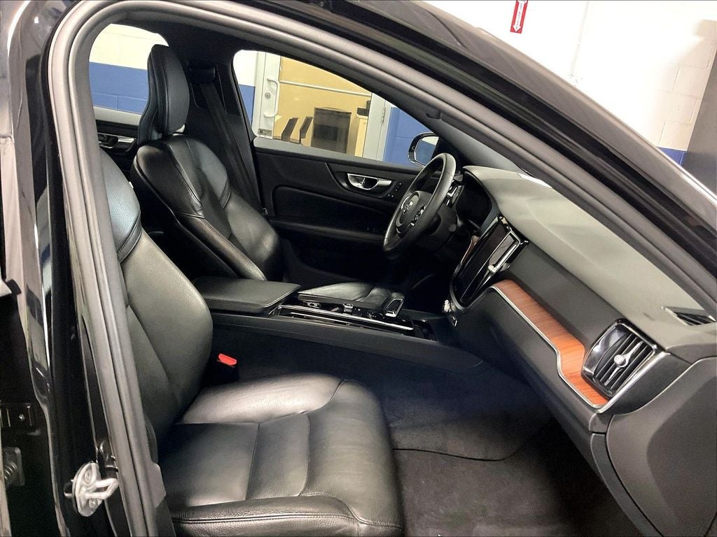 2023 Volvo S60 B5 Plus Black Edition