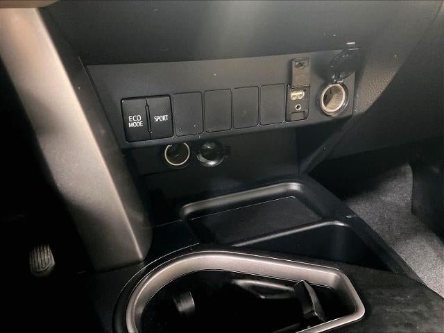 2016 Toyota RAV4 AWD 4dr XLE (Natl)