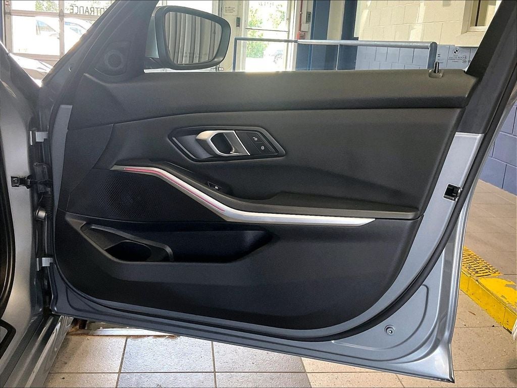 2025 BMW 3 Series 330i xDrive