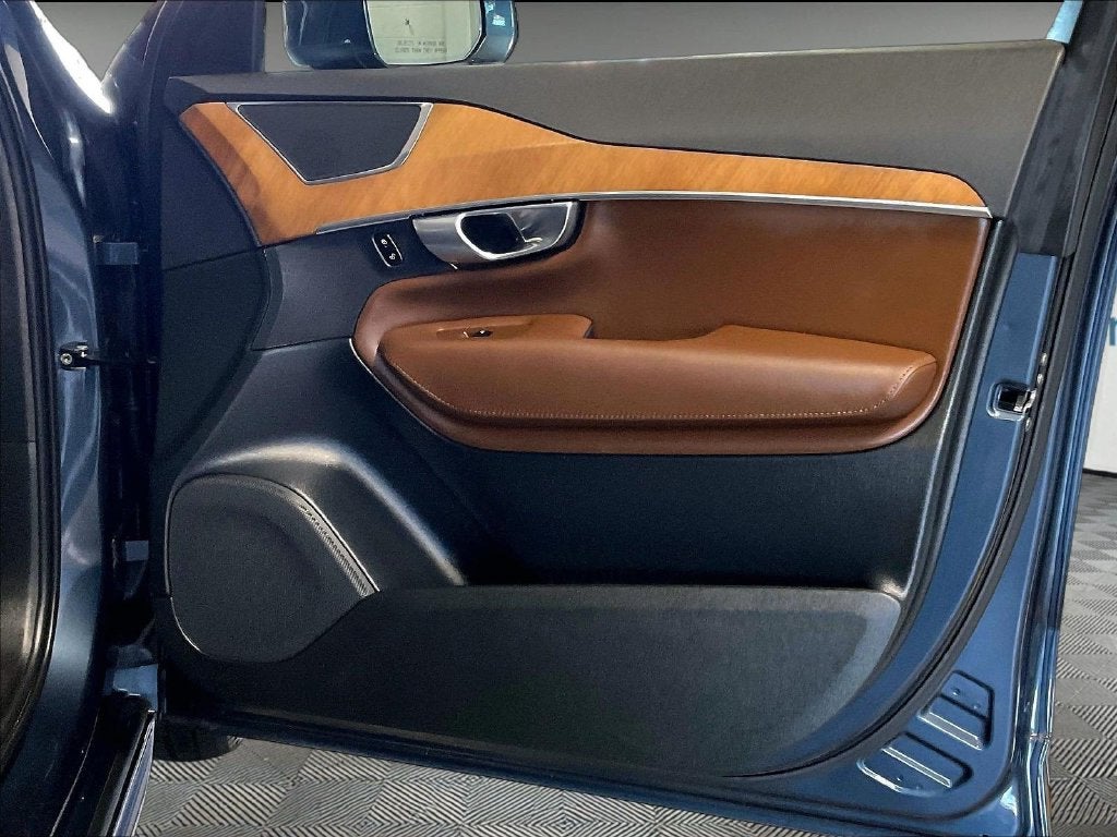2024 Volvo XC90 B6 Plus Bright Theme