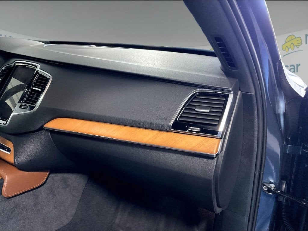 2024 Volvo XC90 B6 Plus Bright Theme