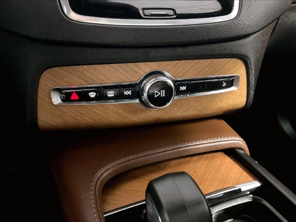 2024 Volvo XC90 B6 Plus Bright Theme
