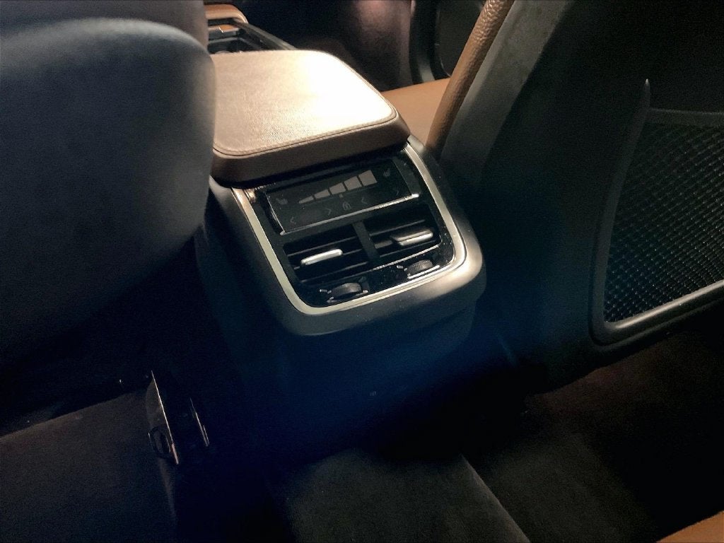 2024 Volvo XC90 B6 Plus Bright Theme