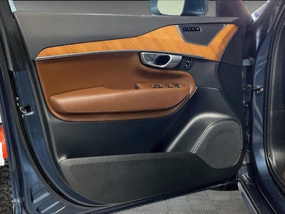 2024 Volvo XC90 B6 Plus Bright Theme