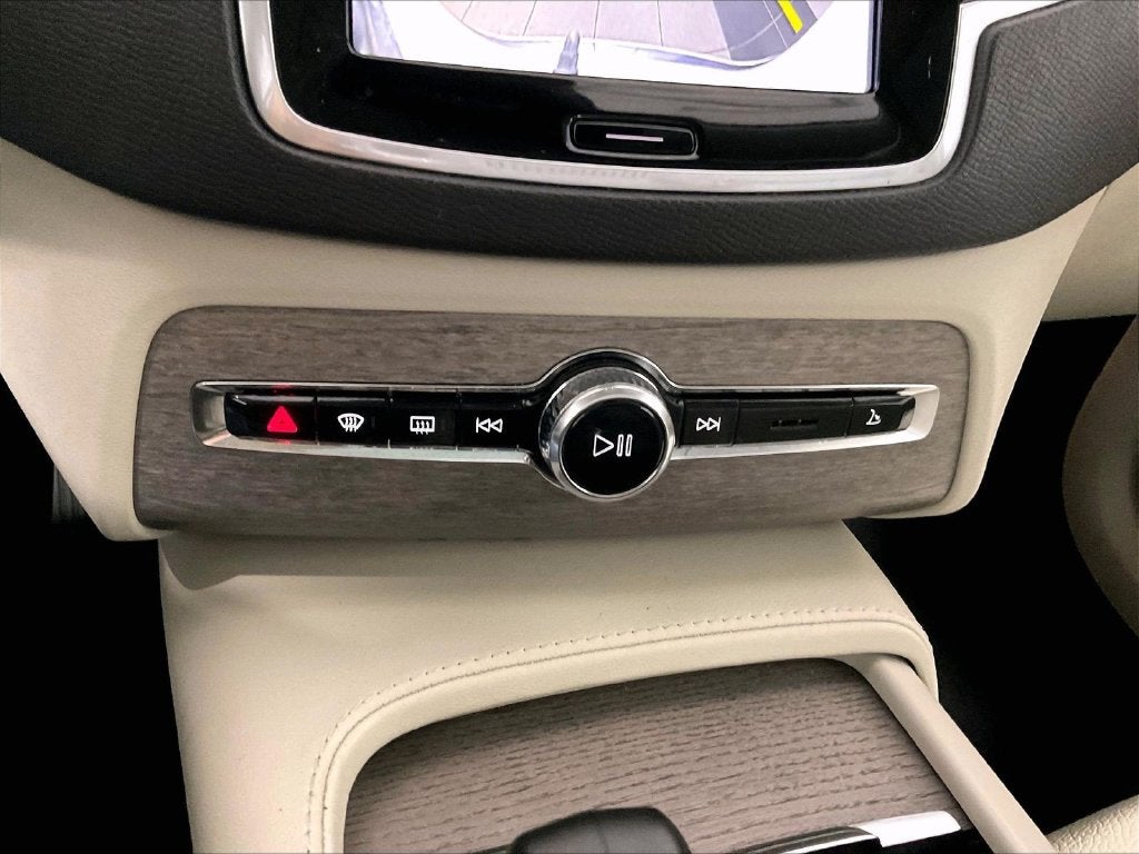 2024 Volvo XC90 B6 Plus Bright Theme