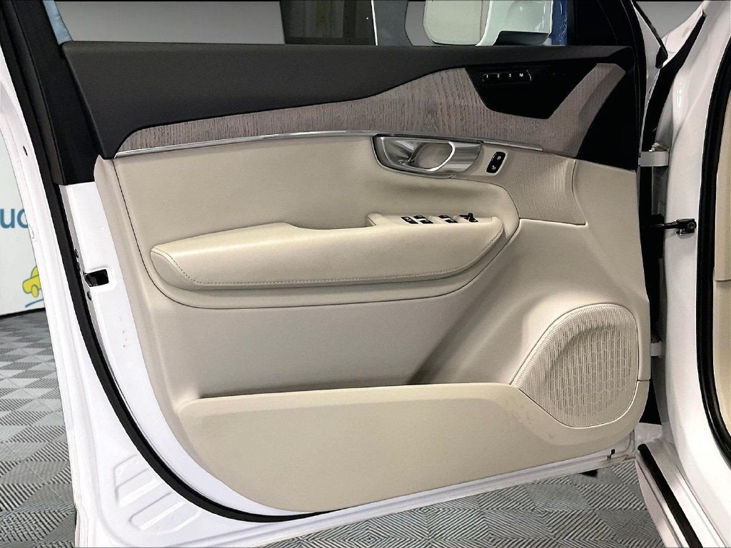 2024 Volvo XC90 B6 Plus Bright Theme
