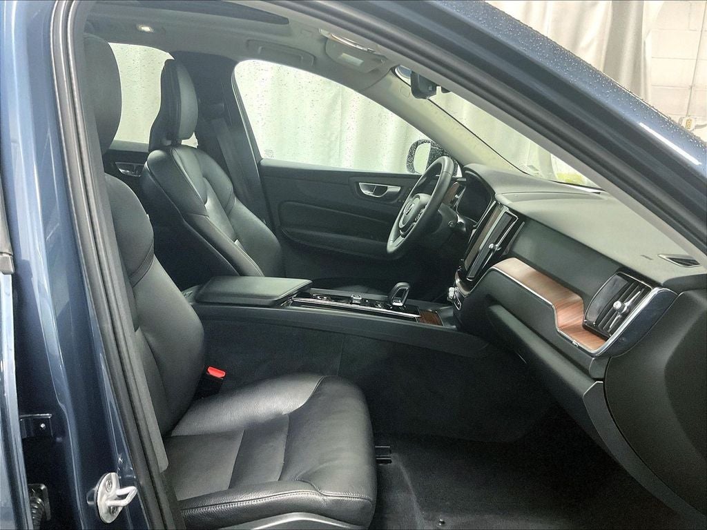 2024 Volvo XC60 B5 Plus Dark Theme