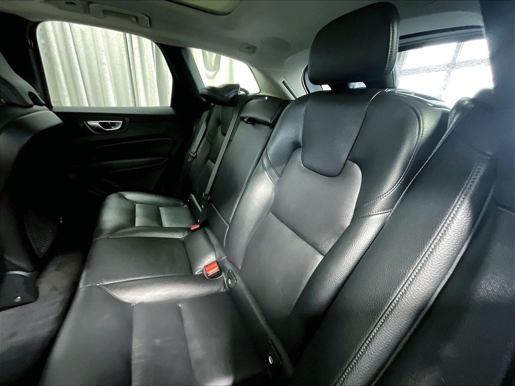 2024 Volvo XC60 B5 Plus Dark Theme