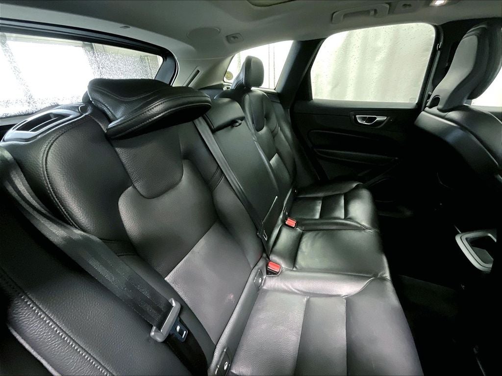 2024 Volvo XC60 B5 Plus Dark Theme