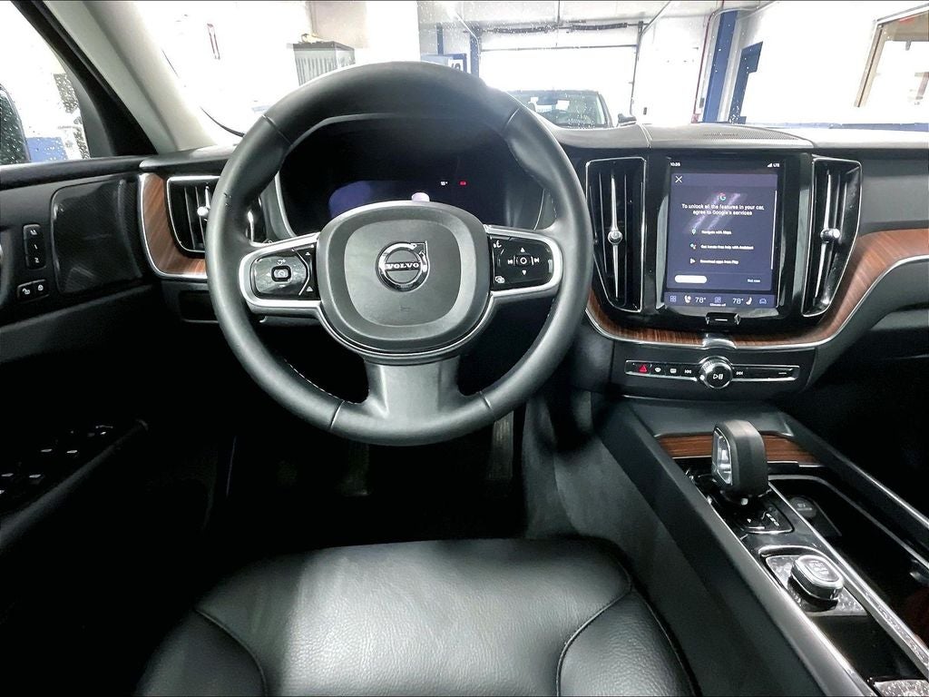 2024 Volvo XC60 B5 Plus Dark Theme