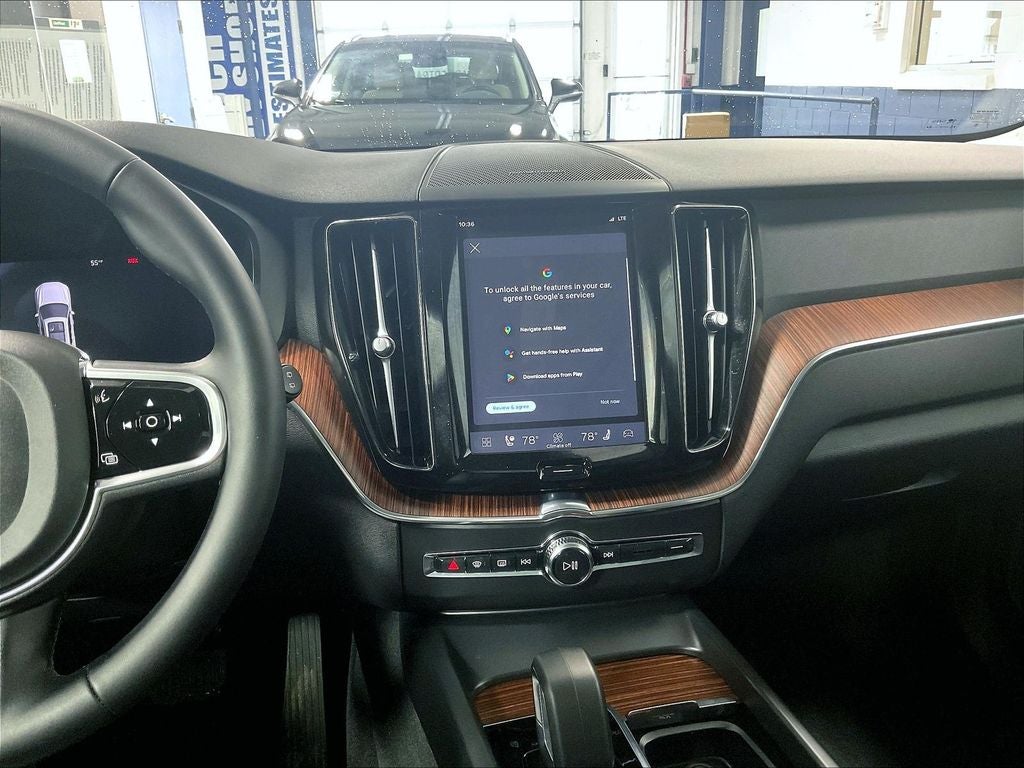 2024 Volvo XC60 B5 Plus Dark Theme