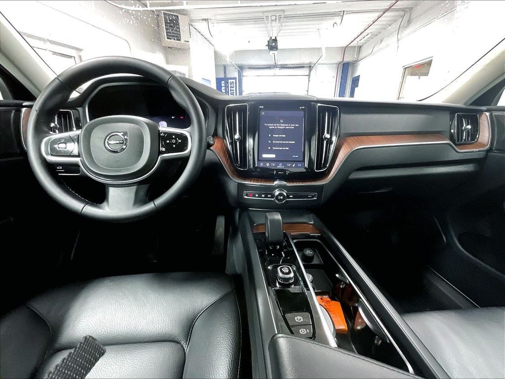 2024 Volvo XC60 B5 Plus Dark Theme