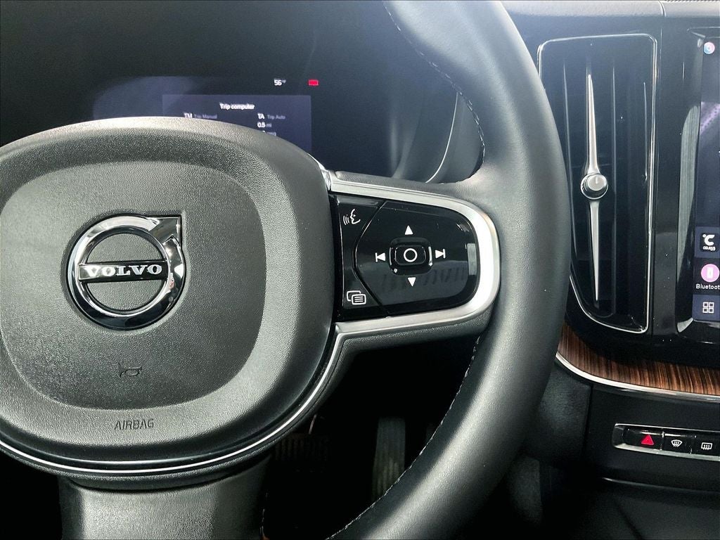 2024 Volvo XC60 B5 Plus Dark Theme