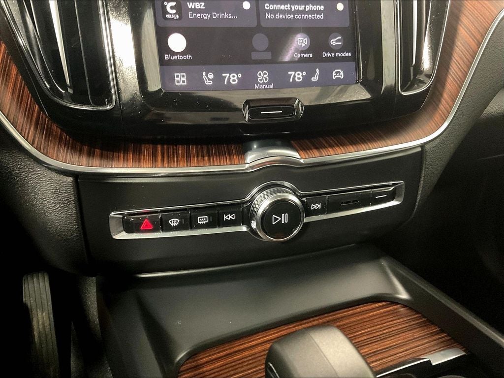 2024 Volvo XC60 B5 Plus Dark Theme