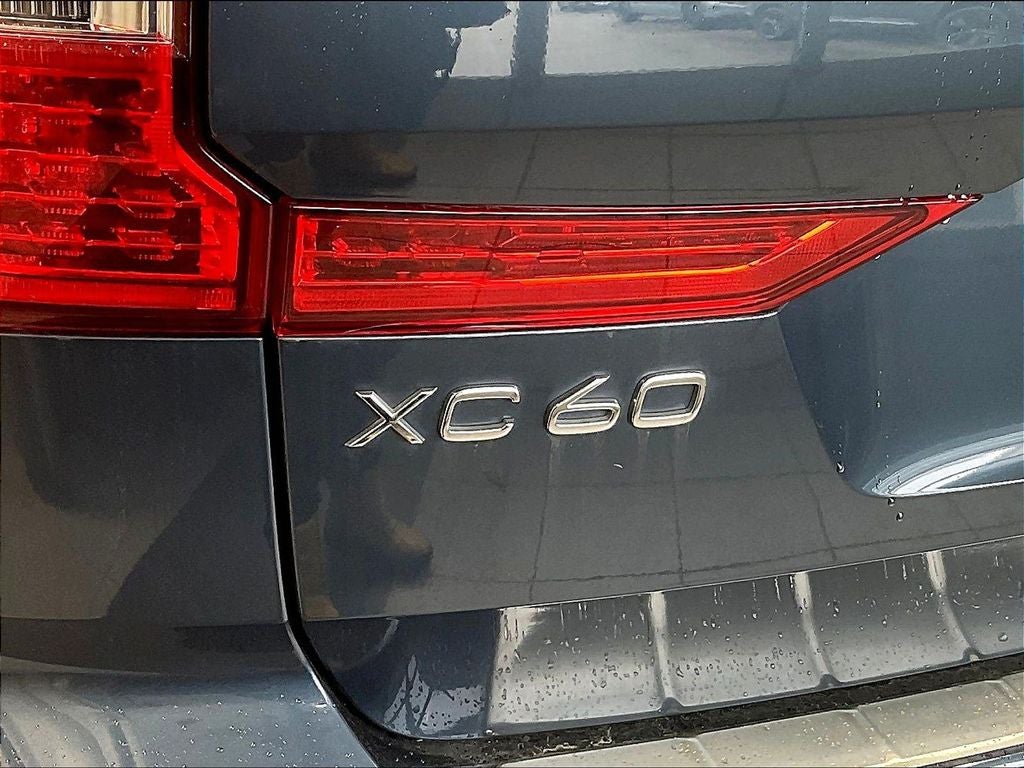 2024 Volvo XC60 B5 Plus Dark Theme