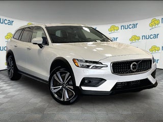 2025 Volvo V60 Cross Country B5 Plus
