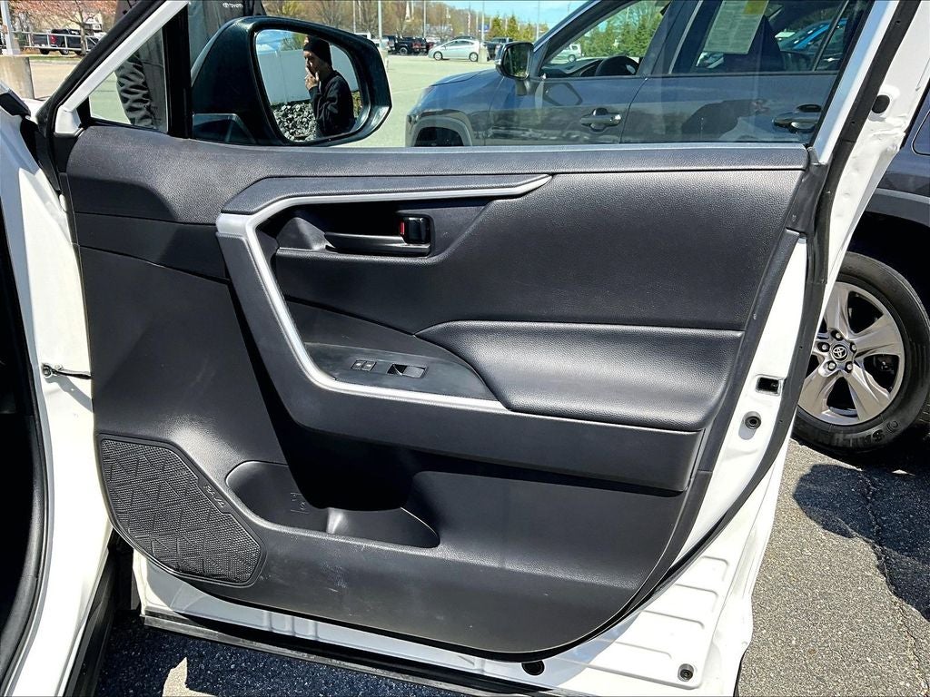 2025 Toyota RAV4 LE