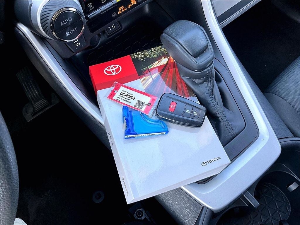 2025 Toyota RAV4 XLE