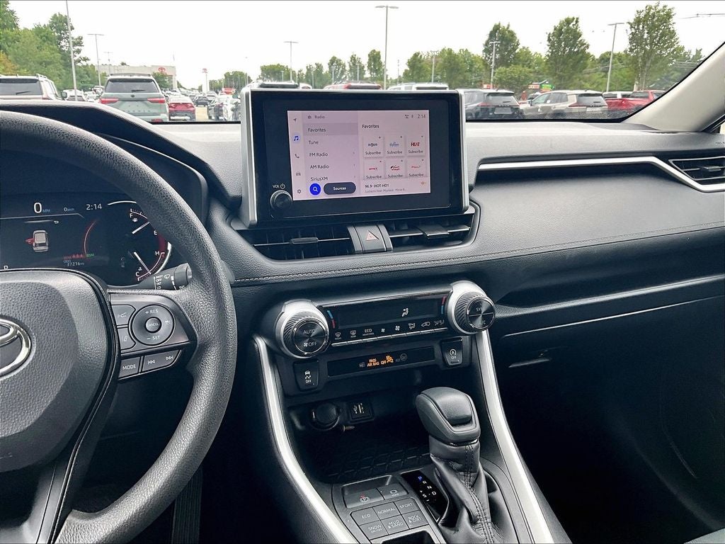 2025 Toyota RAV4 XLE